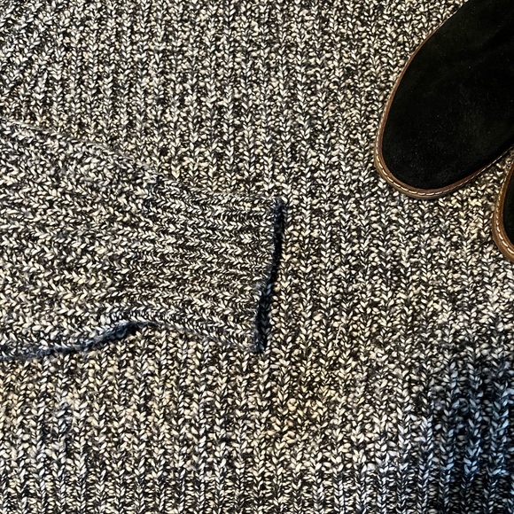 Universal Threads, Pullover Sweater Mock Turtleneck tweed cropped trend
Size S - Picture 2 of 9